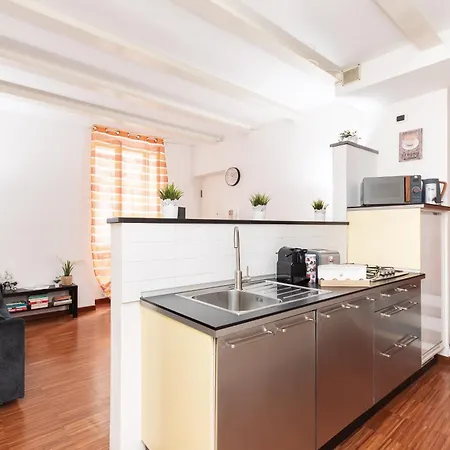 -2 Passi Dal Mare- Centro Storico アパート ヴァラッツェ