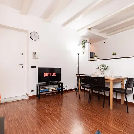 -2 Passi Dal Mare- Centro Storico ヴァラッツェ