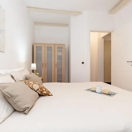 アパート -2 Passi Dal Mare- Centro Storico ヴァラッツェ