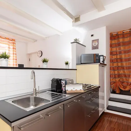 -2 Passi Dal Mare- Centro Storico アパート