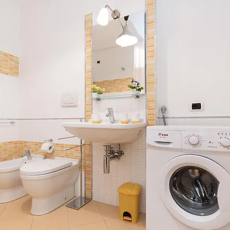 -2 Passi Dal Mare- Centro Storico アパート ヴァラッツェ